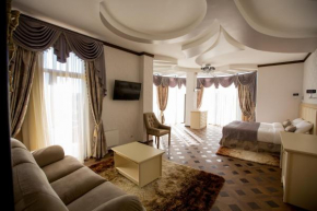 Shine House Hotel